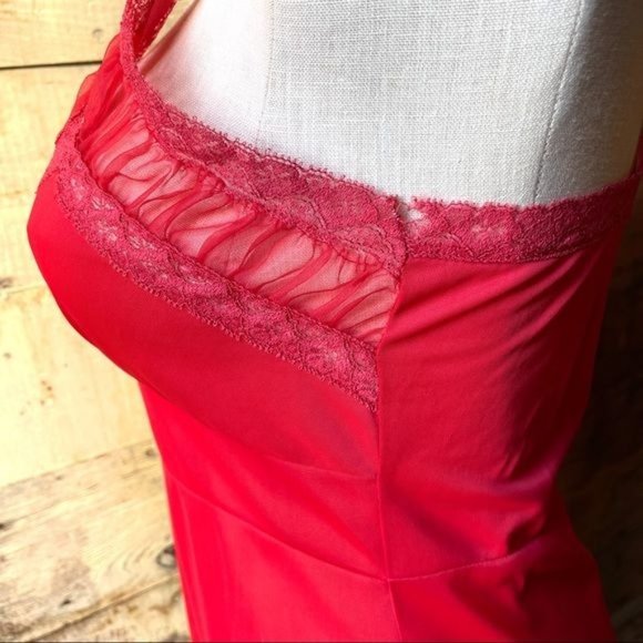 Vintage 60s Nylon Red Slip with Sheer Ruching and Lace Detailing Size 36 Medium - Picture 8 of 13
